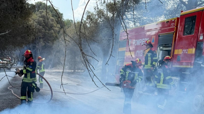 Pompierii români dislocaţi în Franţa au extins misiunea de stingere a incendiilor din Narbonne
