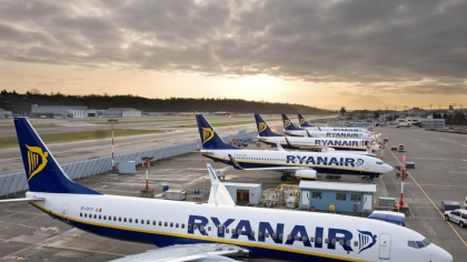 Un pasager a dat în judecată Ryanair, după ce a fost obligat să plătească 60 de euro pentru un aparat medical autorizat