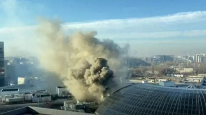 Incendiu la mall Afi Palace Cotroceni din București. Peste 10 autospeciale intervin să stingă incendiul