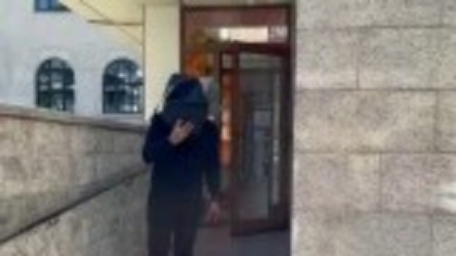 Un individ din Cluj s-a filmat în tramvai vorbind vulgar unei fete, apoi a postat pe TikTok. Poliția l-a prins imediat