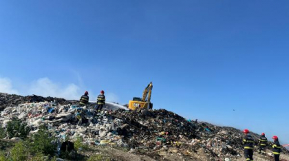 Groapa de gunoi din Aninoasa unde a fost un incendiu puternic era de două ori mai plină decât se autorizase și fusese închisă