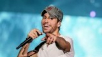 Enrique Iglesias împlinește 50 de ani. Cum a devenit una dintre cele mai mari vedete ale muzicii latino. GALERIE FOTO