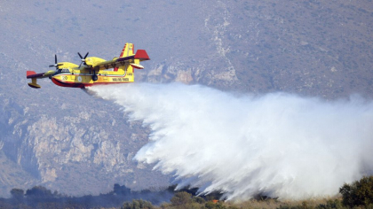 Italia, în flăcări. Incendii devastatoare în Toscana și Sardinia. Sute de turiști evacuați și zboruri deviate