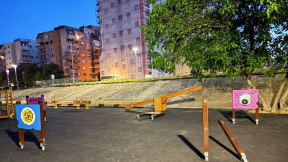 Trei turiști norvegieni au distrus un parc abia inaugurat: „Au aruncat în apele Someșului bucăți din spațiul de joacă”
