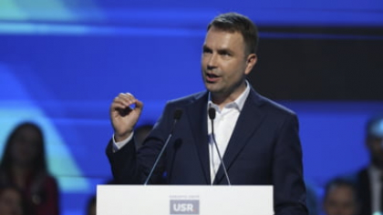 Ministrul „rangă”, îndemn pentru Ilie Bolojan: „Să intraţi în ministere, din prima zi, cu drujba”. „Nu va fi lapte şi miere”