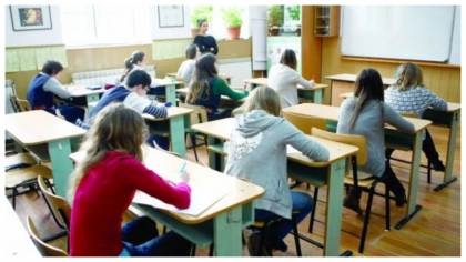 Modificări în anul școlar 2025 – 2026. Ministerul Educației anunță schimbări la notarea elevilor, încheierea mediilor și la transferurile de la un liceu la altul