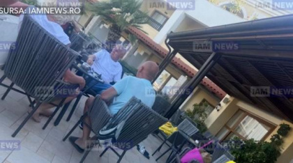 Imagini cu Sorin Oprescu, relaxat la terasa unui hotel din Grecia. În țară e condamnat la peste 10 ani de închisoare
