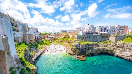 Destinația unde te vei simți ca într-un film italian: „Întruchiparea perfectă a visului mediteranean”. În acest oraș de vis s-a născut un cântăreț legendar