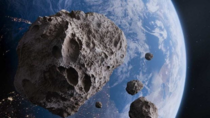 Un asteroid de mărimea unui zgârie-nori, despre care se spunea că va lovi Pământul peste 60 de ani, va trece în viteză pe lângă noi – joi