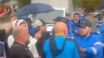 Fanii agresivi ai lui Călin Georgescu au încercat să provoace o bătaie cu jandarmii, în fața IPJ Ilfov