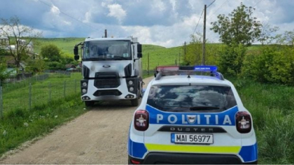 O femeie și un copil de trei ani au murit după ce au căzut din căruță și au fost călcați de un camion, la Boian, în județul Cluj