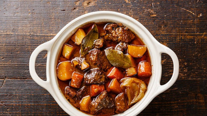 Rețeta de tocană de vită perfectă pentru zilele de toamnă. E delicioasă și se pregătește repede