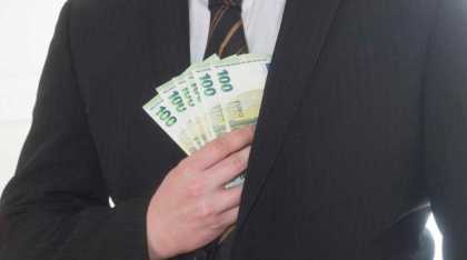 Șapte laureați ai Premiului Nobel pentru Economie cer taxarea super-bogaților din Franța