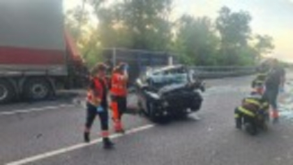 Un șofer de 85 de ani a murit în Vâlcea. Autoturismul său a fost lovit de un autotren condus de un tânăr de 27 de ani