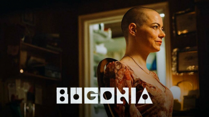 Emma Stone, transformare radicală pentru filmul „Bugonia”, a cincea colaborare cu Yorgos Lanthimos. Premiera a avut loc la Festivalul de la Veneția