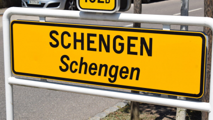 Schengen este pe cale să se destrame? Mai multe țări au reintrodus temporar controale la frontiere