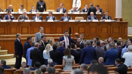AUR mai face o încercare de a opri Legea austerității și o atacă la CCR: „O lege toxică, periculoasă”