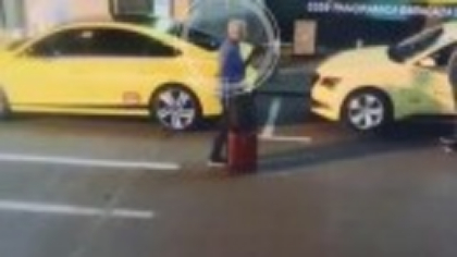 Momentul în care Dacian Cioloș a fost refuzat de un taximetrist pe Otopeni. Regulile au fost schimbate în aeroport