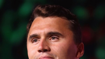 Trump și Vance, la un miting-omagiu pentru Charlie Kirk: un stadion plin pentru „martirul conservatorilor”