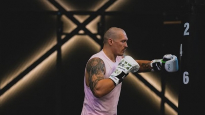 Oleksandr Usyk l-a învins pe Daniel Dubois prin KO și rămâne campion absolut la categoria grea