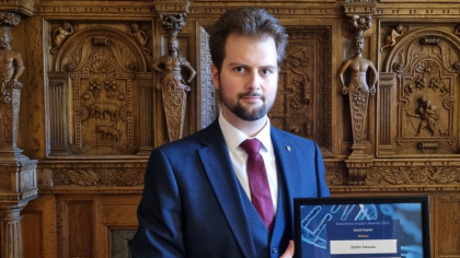 „Stai dracu' acolo”. Cercetător român la Oxford: „Oameni ca mine n-au ce căuta într-o lume a lui George Simion”