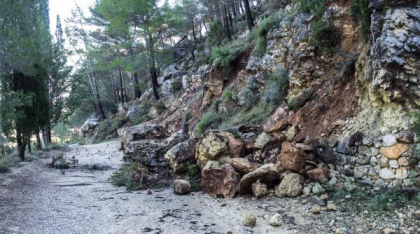 Alunecare de teren masivă lângă o fostă mină de sare din Maramureș. Cinci case au fost evacuate