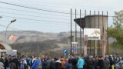 Combinatul din Hunedoara, pe care ArcelorMittal vrea să-l închidă, este dorit de turci. Patronul indian refuză negocierile
