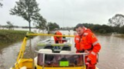 Inundații masive în sud-estul Australiei. Mai mulți oameni au rămas blocați pe acoprișurile caselor lor. VIDEO