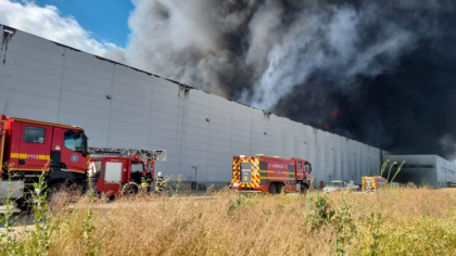 Incendiu la un parc logistic pe A1: mesaj Ro-Alert pentru mai multe localități