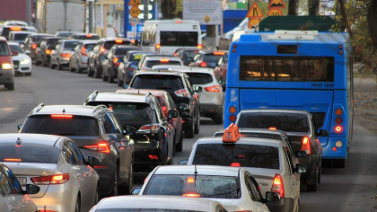 Cum i-a luat foc unui șofer român tot camionul și basculanta de 33 de tone pe care o transporta