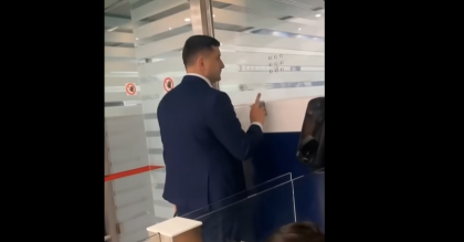 „N-am timp, mă!” / „Hai, mă, că eu sunt așteptat!”. O angajată rupe tăcerea. Ce a făcut George Simion în aeroport. Un alt pasager l-a și filmat (VIDEO)