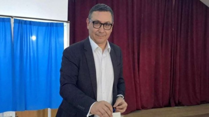 Victor Ponta, ultimul candidat la Președinția României care a votat. S-a oprit inopinat la o secţie din Corbi, judeţul Argeş