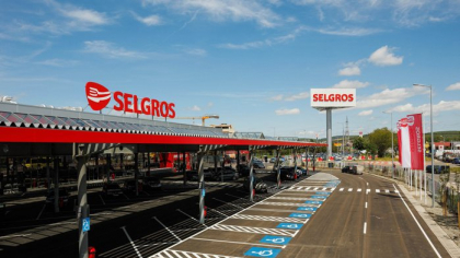 Lanţul de magazine de tip cash&amp;carry Selgros reia expansiunea pe piaţa locală, după 5 ani de pauză, şi deschide cel de-al 24-lea magazin din România la Sibiu