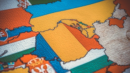 The Guardian: Europa stă cu ochii pe trei alegeri cruciale. Mize mari pentru România în turul decisiv pentru prezidențiale