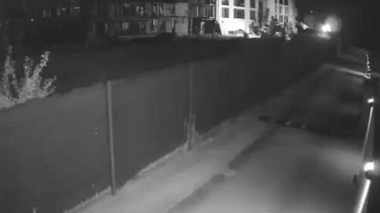 Trei bărbați, reținuți după ce au furat stâlpi metalici dintr-un șantier din Capitală. La cât ajunge prejudiciul