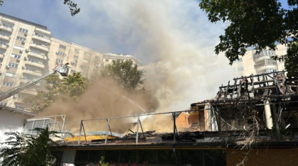Incendiu cu degajări mari de fum, în zona Calea Victoriei din București. S-a trimis mesaj Ro-Alert: „Ocoliți zona”