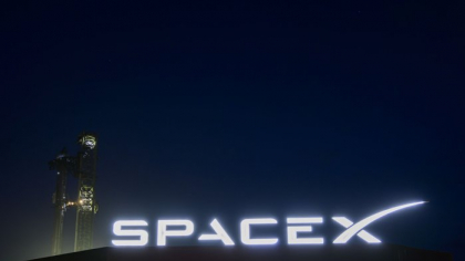SpaceX pregăteşte pentru anul viitor primele teste ale noii reţele mobile direct-to-device, după mega-tranzacţia cu Echostar. „Lucrăm cu producători de cipuri pentru a integra chipseturile potrivite în telefoane.”