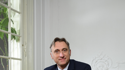 Călin Matei, CEO al Groupama: Ne dorim să avem o prezenţă mai crescută pe segmentul companiilor mici şi mijlocii în ceea ce priveşte asigurările de proprietăţi, sănătate şi viaţă. Anul 2024 a venit cu o dezvoltare foarte bună a tuturor liniilor noastre facultative, aşa că în 2025 vom continua să investim în această direcţie