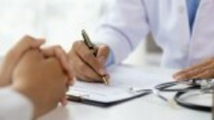 Un doctor a diagnosticat în mod fals pacienți cu o boală incurabilă pentru a obține milioane de dolari. Ce pedeapsă a primit