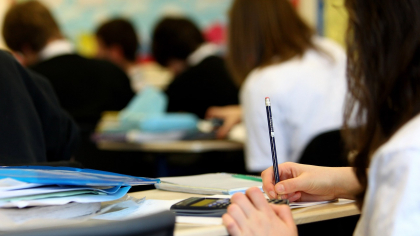 Adolescenți nu mai vor studii liceale. Unii sunt nevoiți să muncească pentru a-și întreține familia