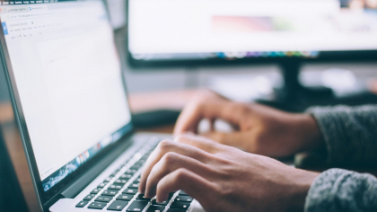 Bitchat – aplicația de mesagerie care funcționează fără internet sau rețea mobilă
