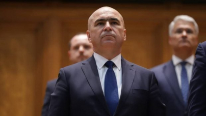Imagine virală cu Ilie Bolojan. Cum și-a făcut apariția la Palatul Victoria în prima zi ca premier