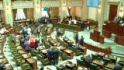 Vârsta de pensionare a magistraţilor şi reducerea taxelor va fi discutată de către Senat într-o sesiune extraordinară