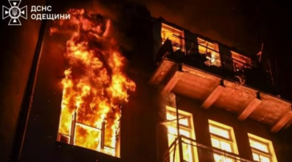 Rușii au atacat Odesa peste noapte: Un mort și 14 răniți, după ce dronele au lovit un bloc cu 23 de etaje. Incendii de amploare