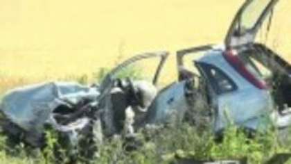 O șoferiță a murit după ce a intrat cu mașina într-un camion, pe DN1. „Instant a fost la mine în roată"