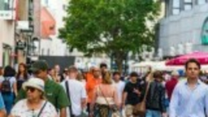 Românii din diaspora ar putea obține carte de identitate românească, chiar dacă au domiciliul stabil în străinătate