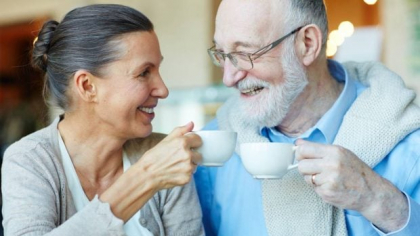 Persoanele de peste 60 de ani pot consuma patru cafele pe zi pentru a preveni fragilitatea, arată un nou studiu