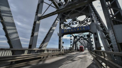 Coloană de 4 kilometri la ieşirea din ţară spre Bulgaria pe podul Giurgiu-Ruse