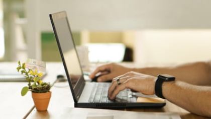 Un tânăr a furat imaginile mai multor femei de pe rețelele sociale și le-a pus pe site-uri pentru adulți. Acuzațiile care i se aduc