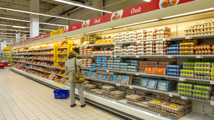 Plafonarea adaosului comercial la alimentele de bază va fi prelungită. Premierul ar fi acceptat